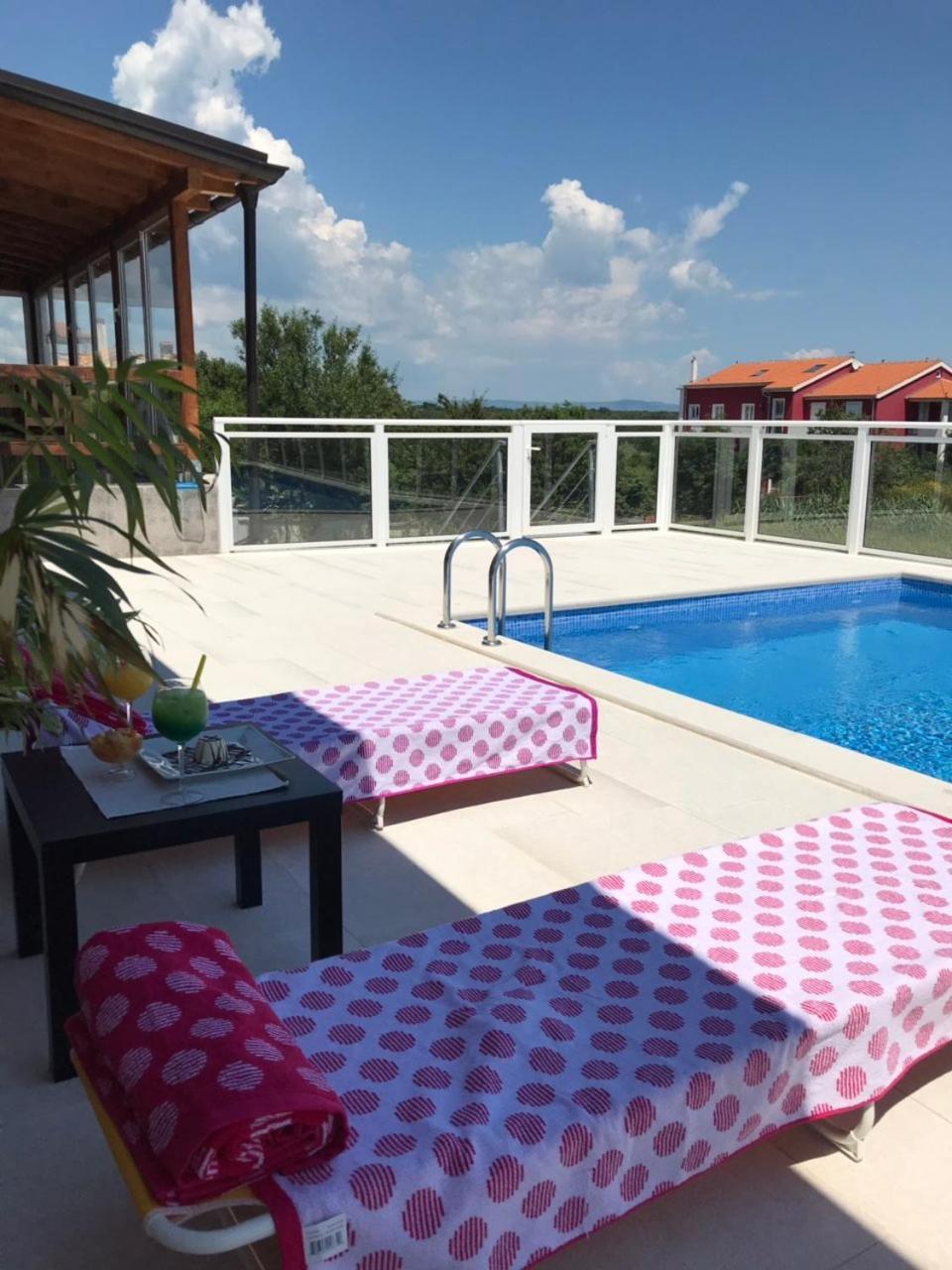 Hotel Livadic & Restaurant Liznjan Luaran gambar