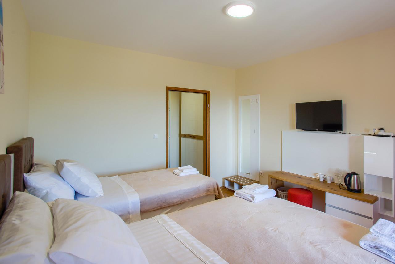 Hotel Livadic & Restaurant Liznjan Luaran gambar