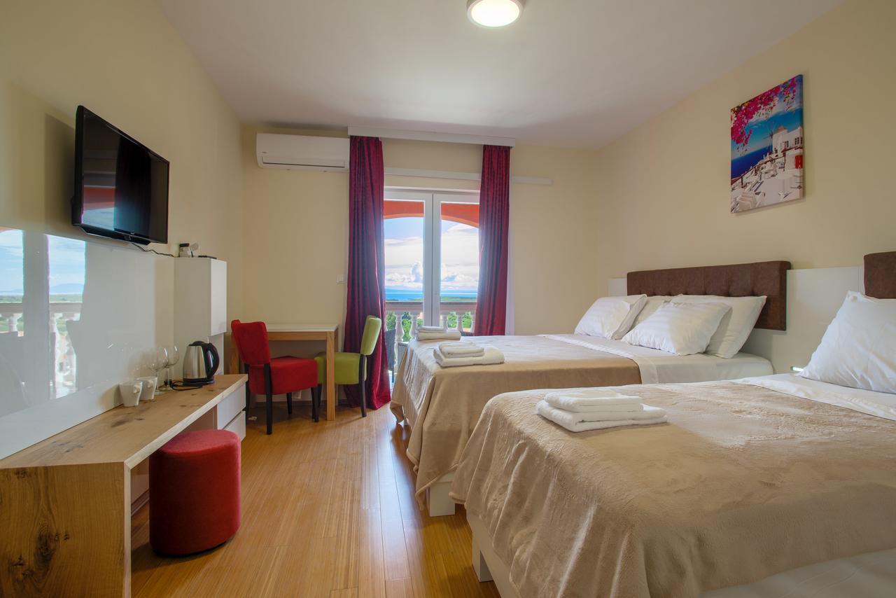 Hotel Livadic & Restaurant Liznjan Luaran gambar