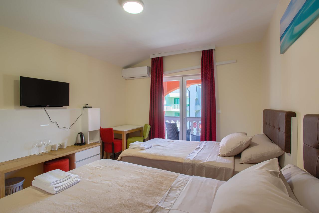 Hotel Livadic & Restaurant Liznjan Luaran gambar