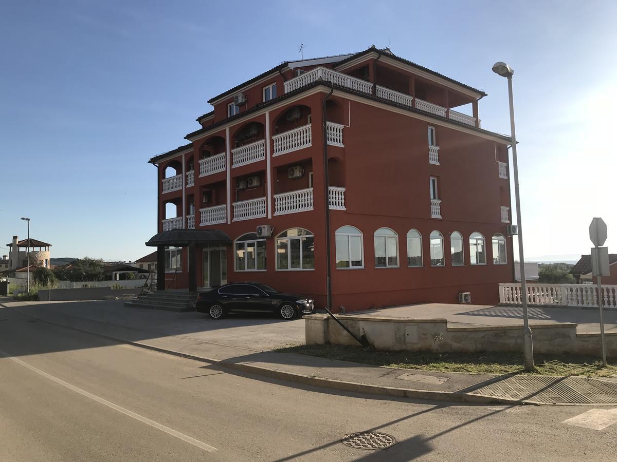 Hotel Livadic & Restaurant Liznjan Luaran gambar
