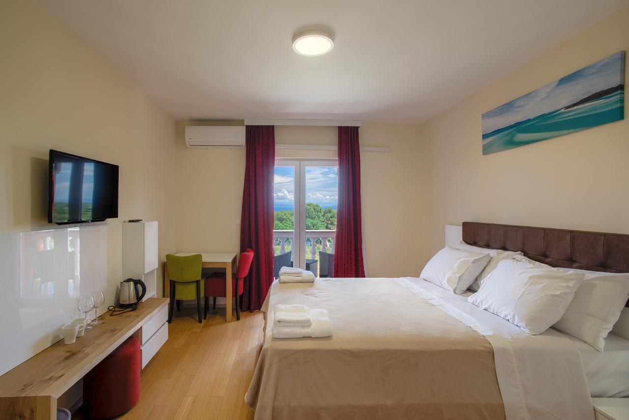 Hotel Livadic & Restaurant Liznjan Luaran gambar