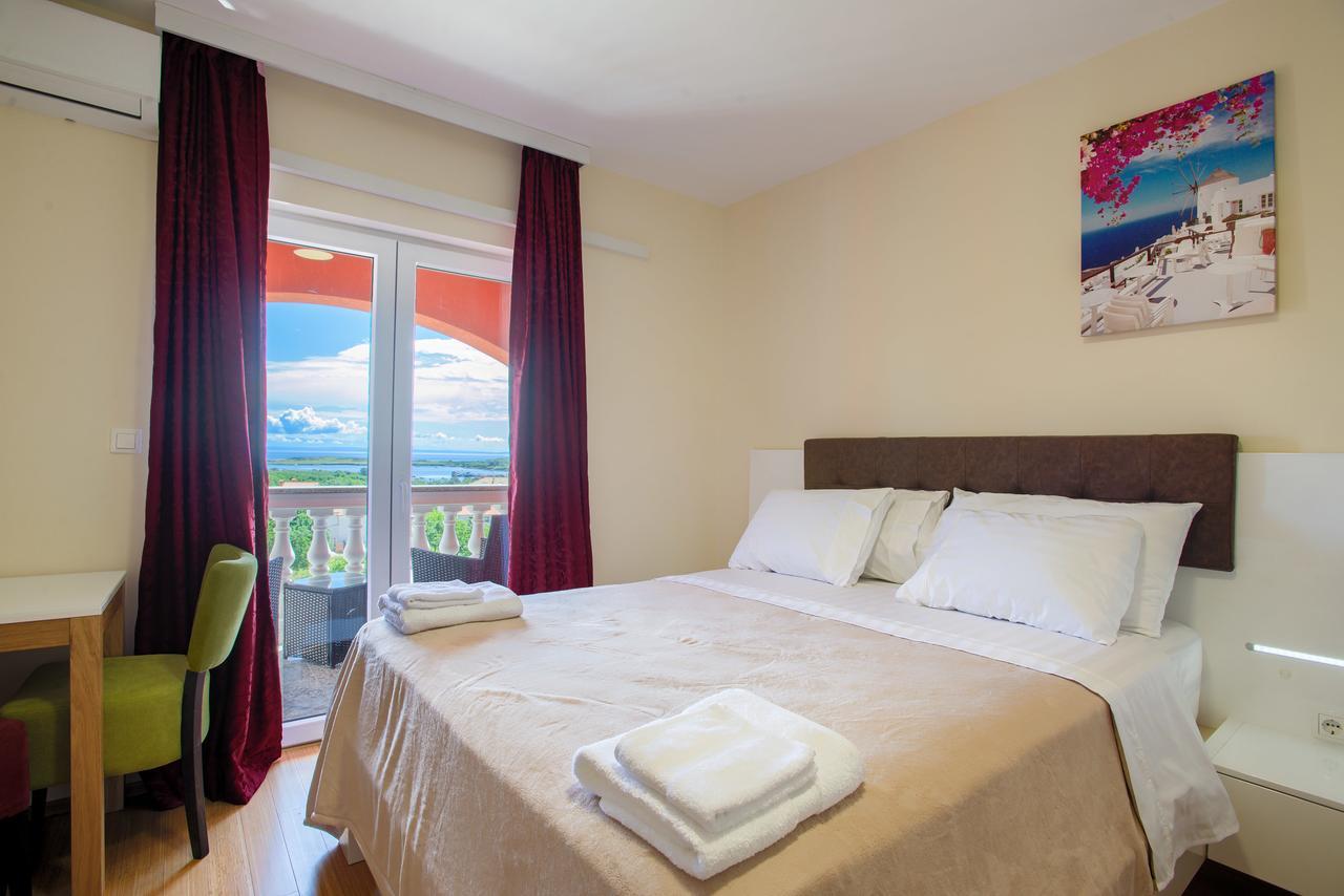 Hotel Livadic & Restaurant Liznjan Luaran gambar