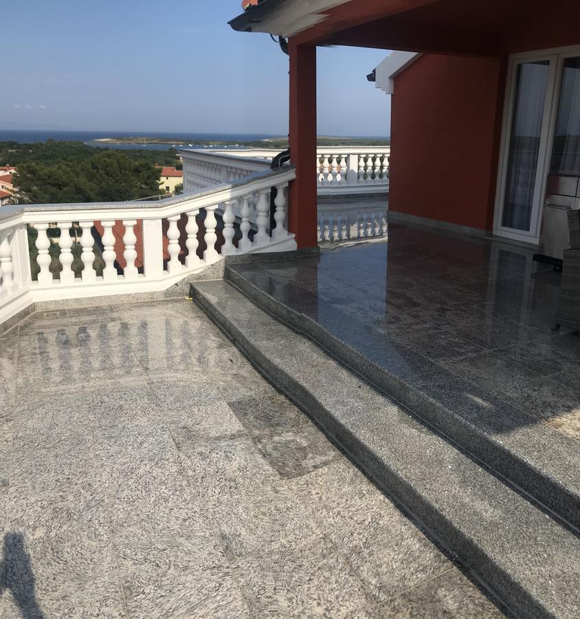 Hotel Livadic & Restaurant Liznjan Luaran gambar