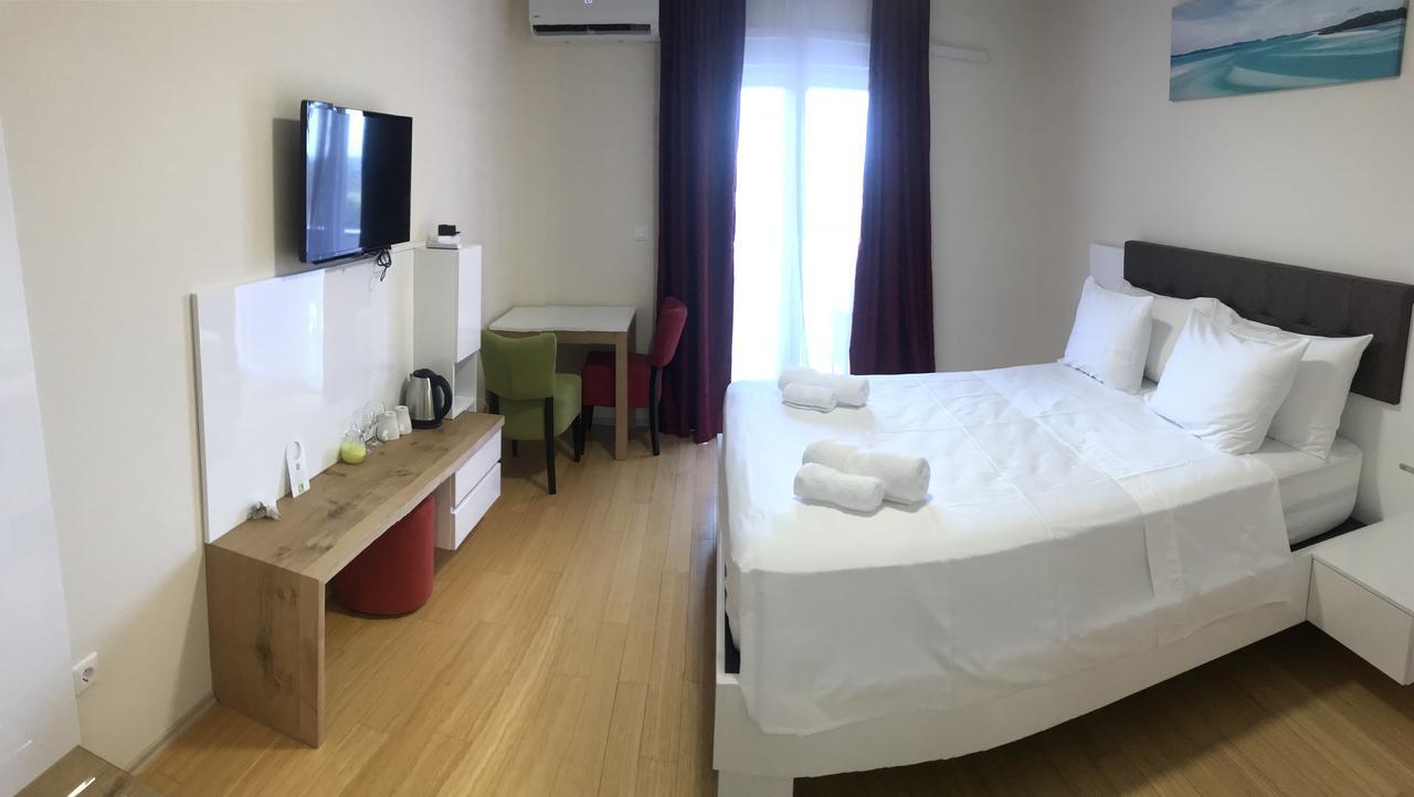 Hotel Livadic & Restaurant Liznjan Luaran gambar