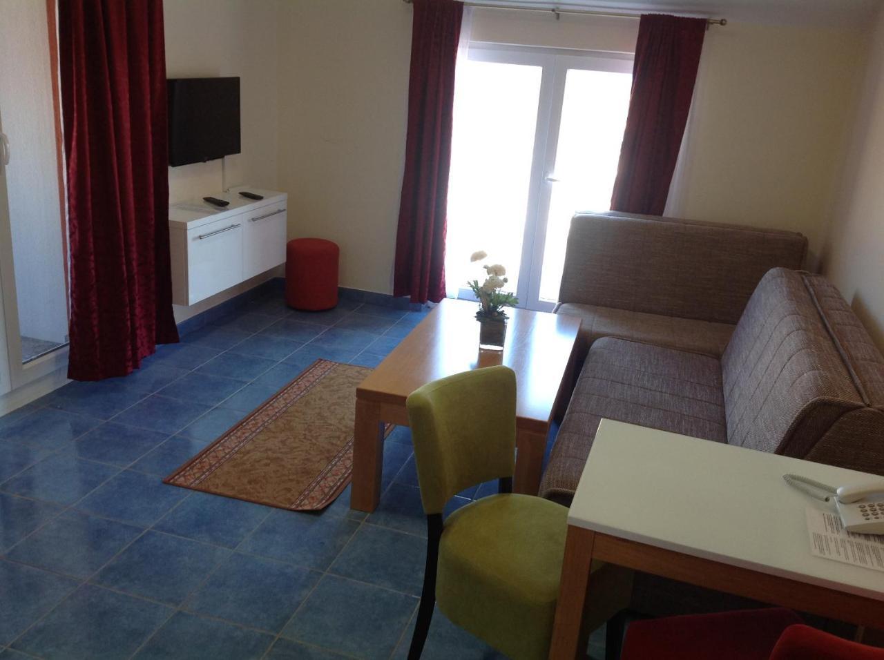 Hotel Livadic & Restaurant Liznjan Luaran gambar