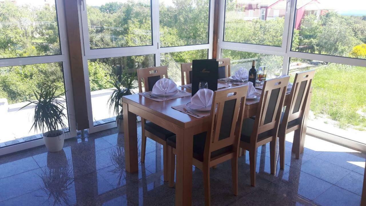 Hotel Livadic & Restaurant Liznjan Luaran gambar